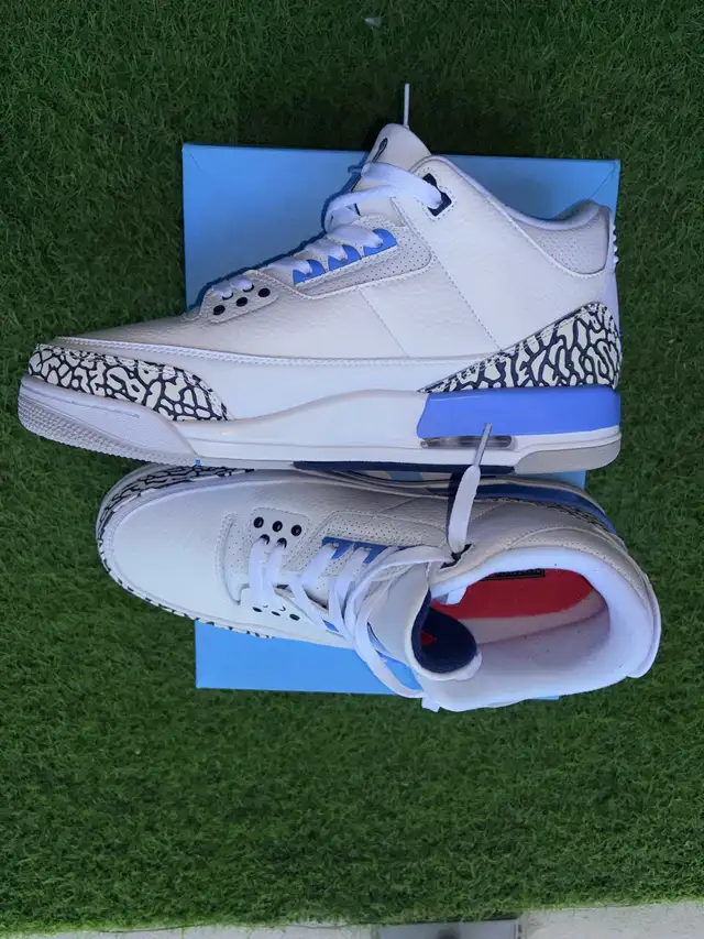 Jordan 3 Retro UNC in Men's Shoes in City of Toronto - Image 3