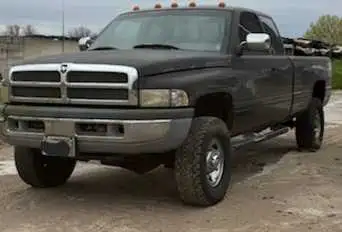 1996 Dodge Ram 2500 4x4 diesel pickup truck. Old farm truck. 12 valve cummins engine with 356,xxx ru...