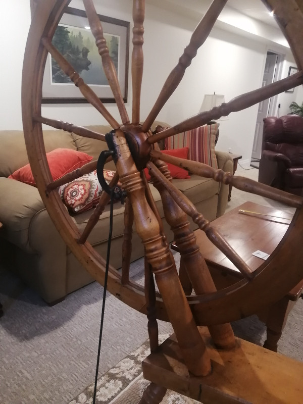 Antique Spinning Wheel in Arts & Collectibles in Kawartha Lakes - Image 3