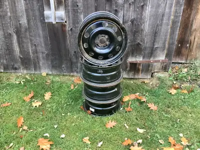 Roues de 17 po en acier pour auto 5 trous distancés de 2.5 po centre-centre avec tpms Seulement 2 an...
