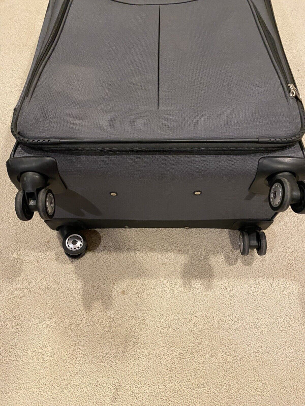 SAMSONITE Grey Soft side Luggage Large in Other in St. Albert - Image 2