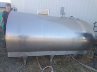 1000 gal bulk tank with compressor and wash system.
