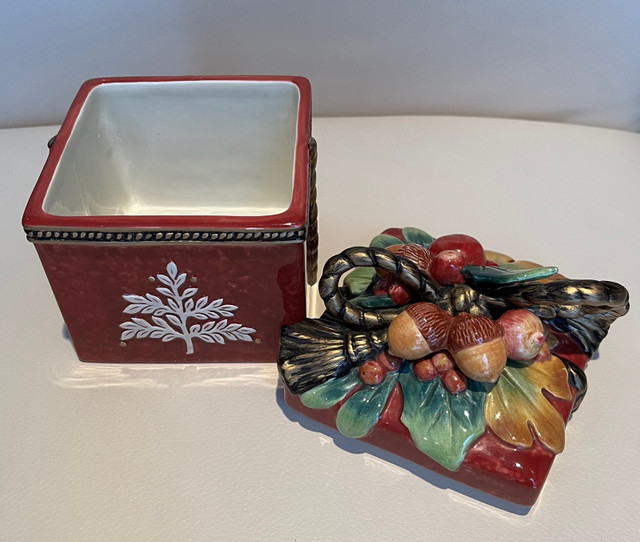 Fitz and Floyd Holiday Solstice Lidded Porcelain Box in Arts & Collectibles in Markham / York Region - Image 2
