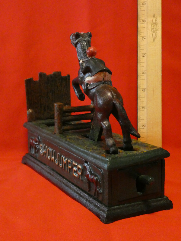 Piggybank Hunter Show Jumper cast iron Vintage in Arts & Collectibles in St. Catharines - Image 4