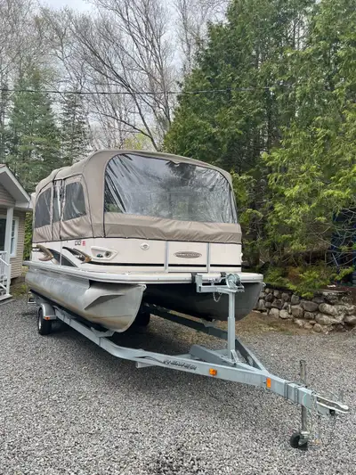 Ponton PRINCECRAFT Modèle vantage 21, année 2009, longueur 21 pieds. Moteur mercury 60 HP. Très bon...