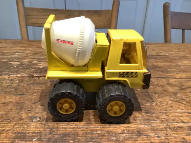 Vintage Buddy L. Yellow Cement Truck White Mixer in Toys & Games in Winnipeg - Image 4