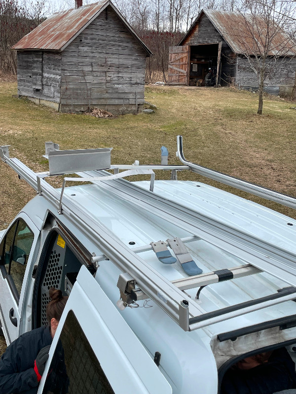 Ladder holder for roof rack dans Pièces de carrosserie  à Longueuil/Rive Sud