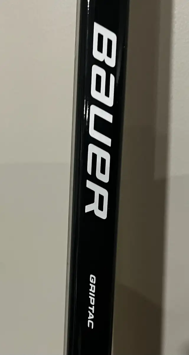 Bauer NSX GRIPTAC Hockey Stick  SR 87 Flex. Exc Condition in Hockey in Winnipeg - Image 9