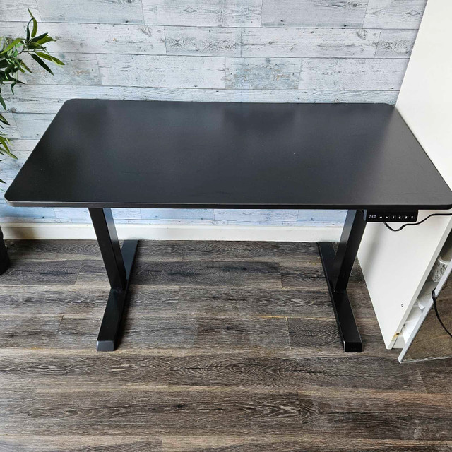 FREE DELIVERY Sit stand desk 47 x 24inches in Desks in City of Toronto - Image 4