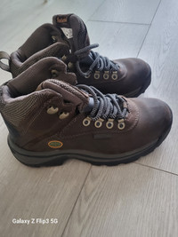 Timberland Hiking Boots for Women Size 5.5 - like new