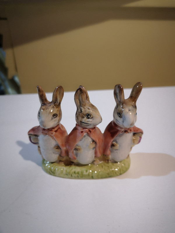 Bunny Trio, figurine in Arts & Collectibles in Peterborough - Image 2