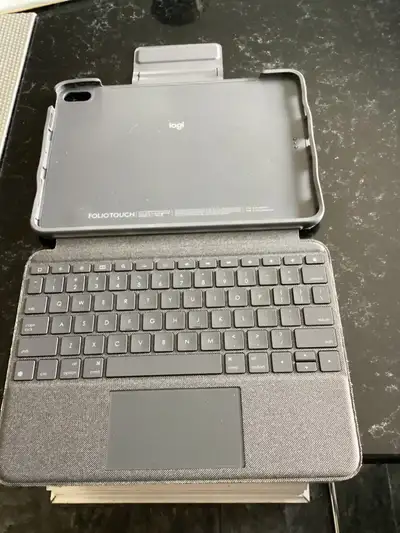 Great keyboard for 11” M2 f M3 ipad Logi Folio Touch