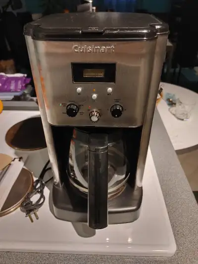 Cafetière Cuisinart 12 tasses en inox comme neuve - like new, View more