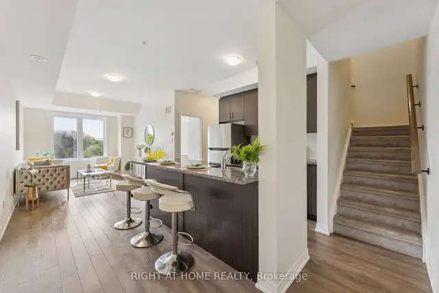 3 Bedroom Townhouse Overlooking Green space for Sale! in Condos for Sale in Oshawa / Durham Region - Image 6