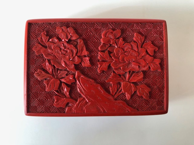 Vintage Chinese Hand Carved Cinnabar Trinket Box Flowers genuine in Arts & Collectibles in Delta/Surrey/Langley - Image 2