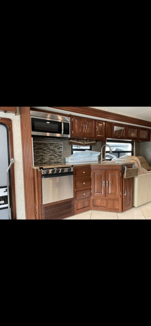 Class A Georgetown 37.7 XL 2013 Forest River in RVs & Motorhomes in Delta/Surrey/Langley - Image 4