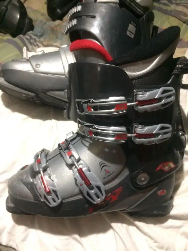 Over 15 pair: downhill ski boots in Ski in Kingston - Image 3