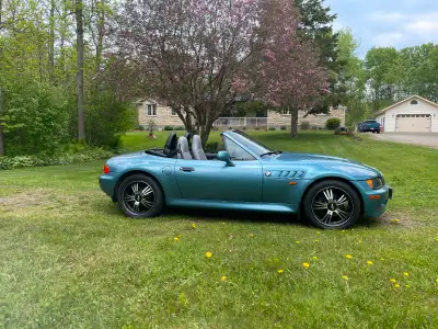 1998 BMW Z3 sports car, excellent condition, original Arizona car, power windows and seats, air cond...