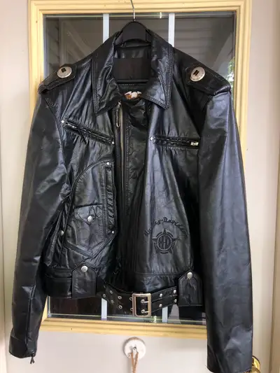 Genuine Classic Harley-Davidson Men's Black Leather Riding Jacket with a double width Authentic bike...