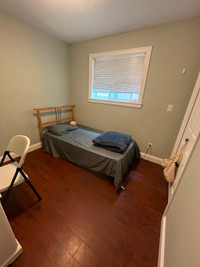 $1,050 /m- Cozy & Furnished Single Room for Rent Burnaby