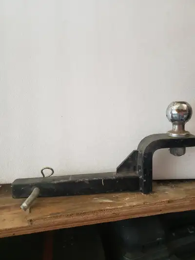 1/4 inch tongue with 2 inch ball, in good shape. Text or call 403 998-8367.