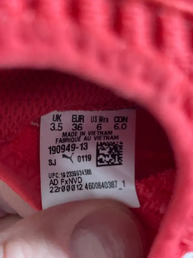 Puma woman’s size 6 in Women's - Shoes in City of Montréal - Image 5