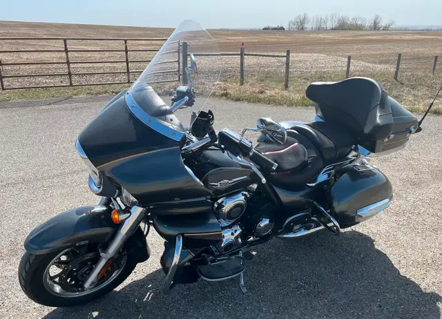 ONLY 9,986 KMS!  MINT CONDITION! in Street, Cruisers & Choppers in Calgary - Image 6