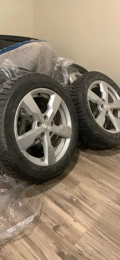 Jantes Chevrolet Volt gen1 pneu hiver Michelin X-ICE neuf utilisé 1 mois. 215/55R17
