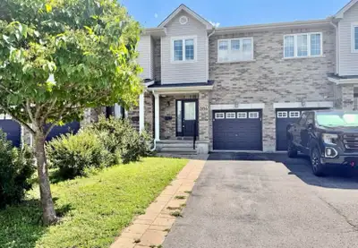 FOR RENT: 3 Bedroom + 3 Bathroom Townhouse • Located in Kanata, Ottawa, in the desirable Trailwest c...