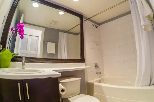 Panoramic Furnished 1BR + Office in Yaletown, All Utilities Incl in Long Term Rentals in Vancouver - Image 10