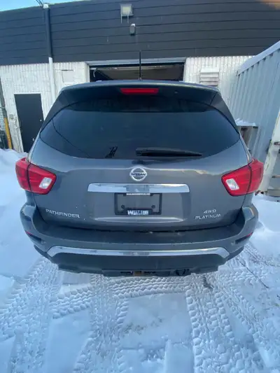 I'm selling my 2017 Nissan Pathfinder Platinum, a versatile SUV with a 3.5-liter V6 engine and all-w...