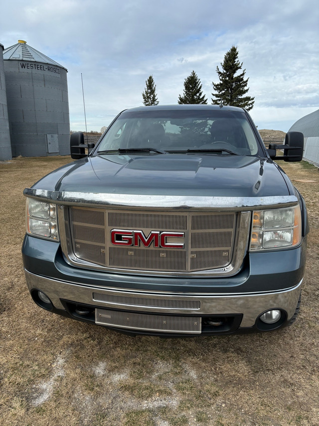 2009 GMC 2500 HD 4x4 Crew in Cars & Trucks in Strathcona County - Image 2