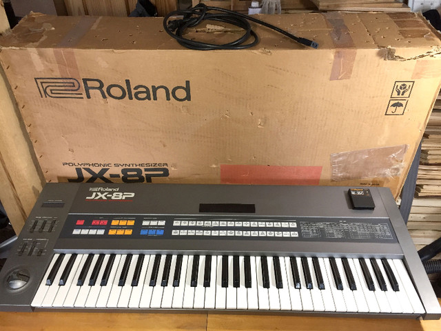 Roland JX-8P w Original box Vintage Synth dans Pianos et claviers  à Ville de Montréal - Image 2