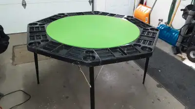 Octogonale, 48 pouces x8 joueurs, plateau à jetons et porte gobelets, tapis feutres vert ,pattes pli...