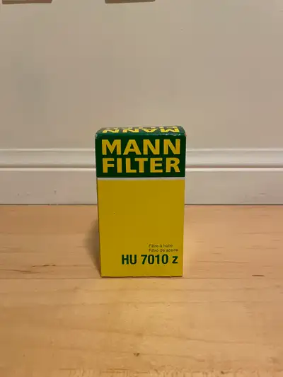 I'm selling a brand new, unused Mann oil filter for various Mercedes Benz GLK 250 or E 250 or Sprint...