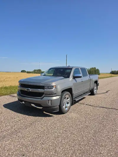 Hello i got this beautiful 2017 Chevy low kms it's got the powerful 6.2 paired with the 8 speed tran...