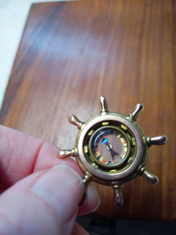 Antique Gold Ships Wheel Compass Pendant in Jewellery & Watches in Barrie - Image 3