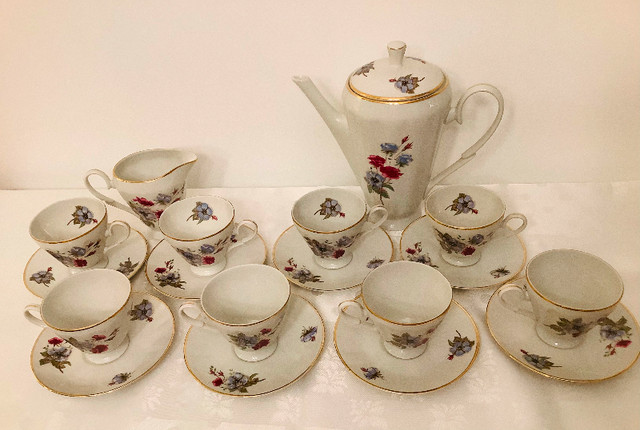 Vintage Polish Porcelain Tea Service for 8 dans Vaisselle et articles de cuisine  à Kitchener / Waterloo