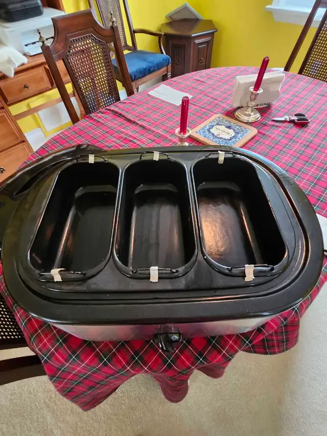 Rival 18 court roaster oven in Stoves, Ovens & Ranges in Hamilton - Image 4