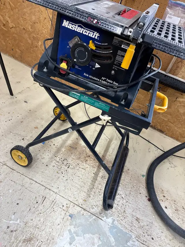 Mastercraft Table Saw in Power Tools in Hamilton - Image 3