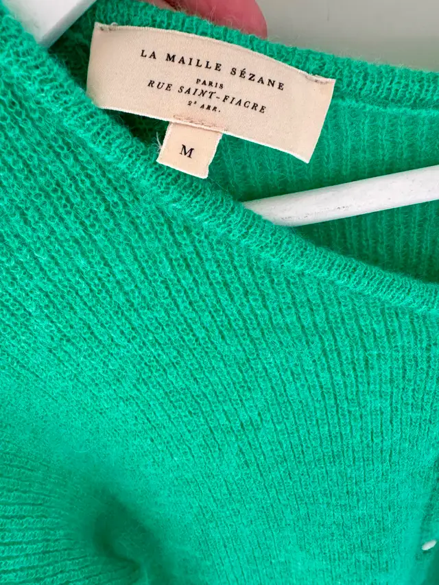 Sweater green from France size Medium in Women's - Tops & Outerwear in City of Montréal - Image 4