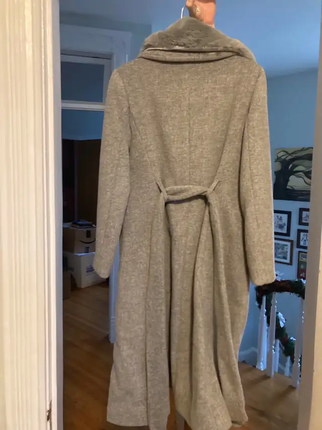 Baylee Coat with Faux-Fur Collar - SM in Women's - Tops & Outerwear in Kitchener / Waterloo - Image 7