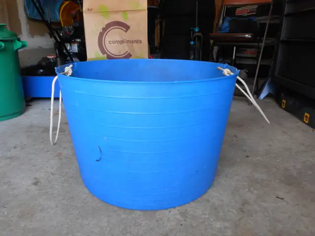 OUTSIDE TUB555211265085296642