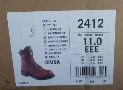 RED WING MEN’S INSULATED WORK BOOT – Size 11 EEE, View more