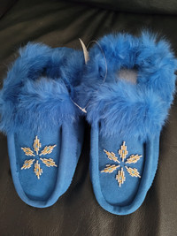 BRAND NEW Ladies Size 10 Beaded Moccasins