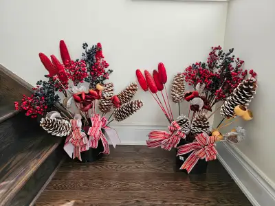 32 pcs of X'mas outdoor basket decorations black / red berries.., View more