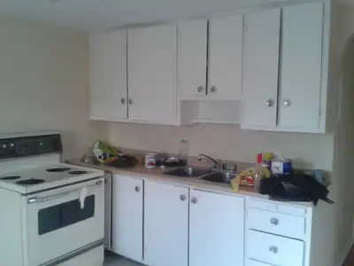 Available August 1st: Spacious two bedroom apartment on top floor of triplex. Ceramic tile and lamin...