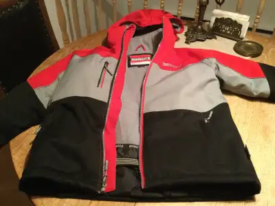 Manteau d hiver 10ans marque Monster  garçon enfant  tres propre, View more