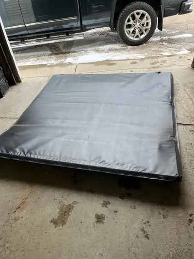 Good condition/ easy to install. Fit 5 foot 8 inch box