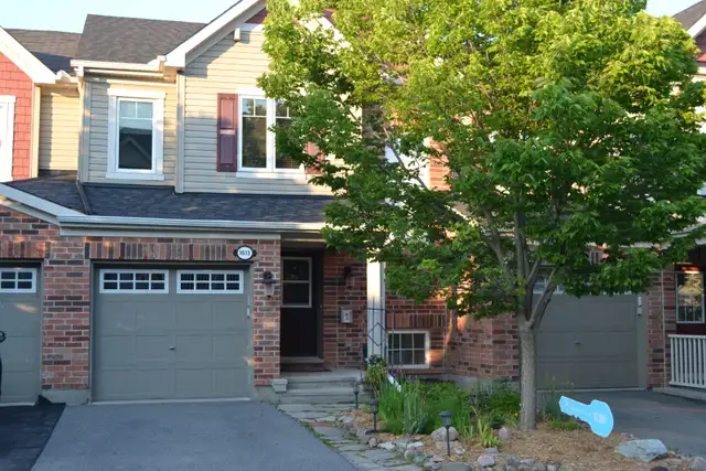 3-Bedroom Townhouse@Barrhaven Centre - Open house Saturday 2-4pm